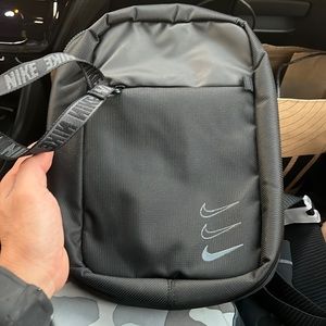 Nike Essential Crossbody Bag